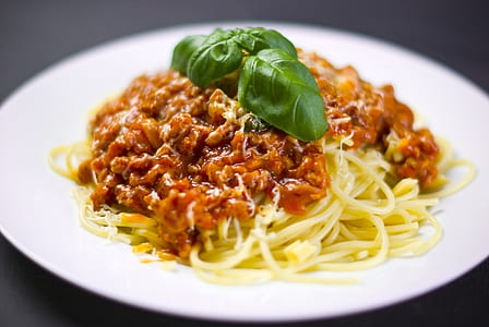 Spaghetti on White Plate thumbnail