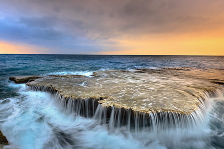 sea under golden hour thumbnail