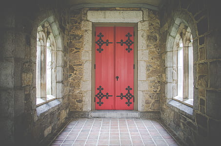 red panel closed door thumbnail