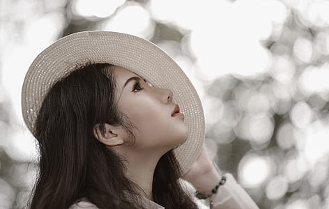 Woman Wearing White Hat See in the Sky thumbnail