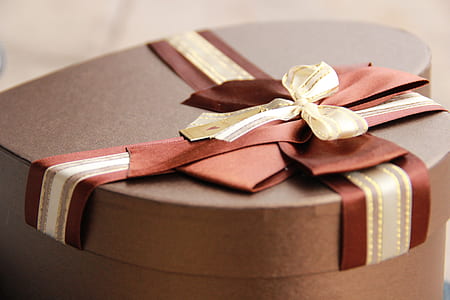 heart-shaped brown gift box thumbnail