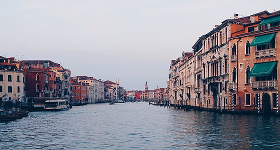 river between buildings thumbnail