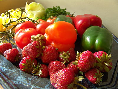 strawberry, tomatoes, and green pepper on thumbnail