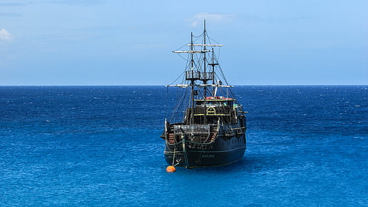 ship in sea thumbnail