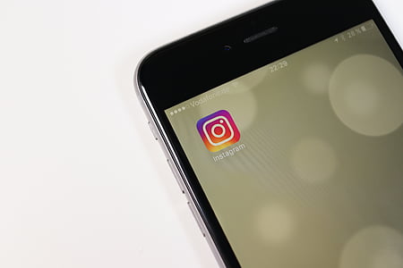 turned on space gray iPhone 6 thumbnail