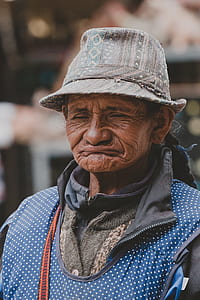 woman in gray bucket hat photo thumbnail