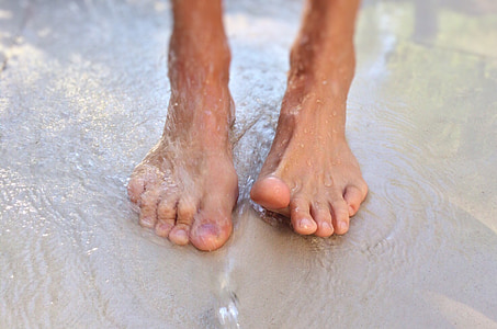person's wet feet thumbnail