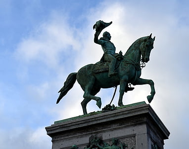 man riding on horse statue thumbnail