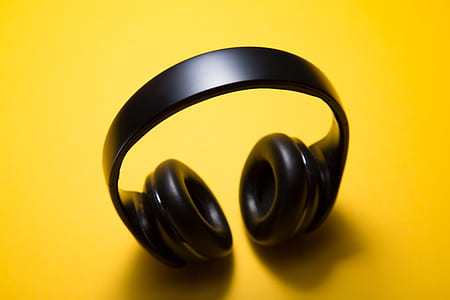 black cordless headphones thumbnail