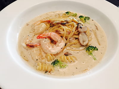 noodles with shrimp in plate thumbnail