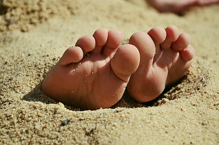 feet under the sand thumbnail