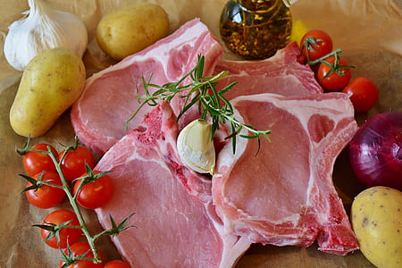 animal meat with tomatoes thumbnail