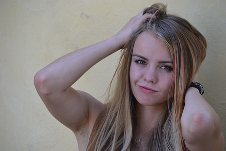 woman face taking selfie thumbnail