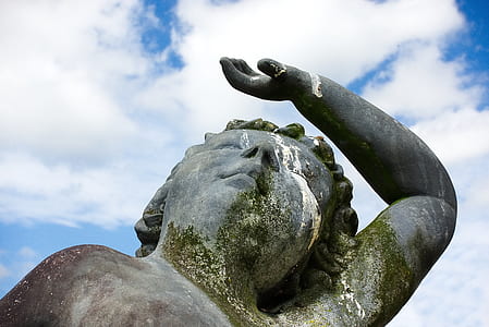 gray statue thumbnail
