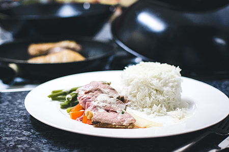 Gren curry medium duck breast with vegetables and rice thumbnail