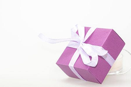 pink gift box thumbnail