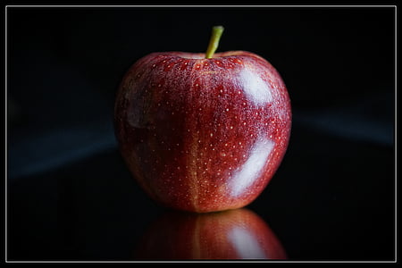 ripe apple with black background thumbnail