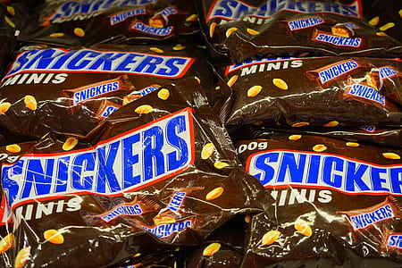 pile of Snickers chocolate packs thumbnail
