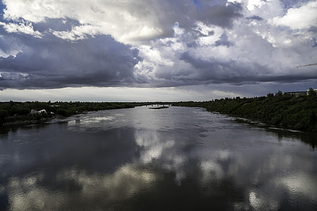 Looking Down the Saskachewan River in Saskatoon thumbnail