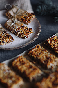 A Healthy Granola & Peanut Snack Bar thumbnail