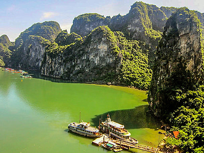 landscape photo of island thumbnail
