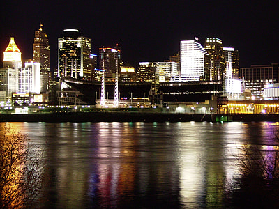 Cincinnati Skyline at night with lights in Ohio thumbnail