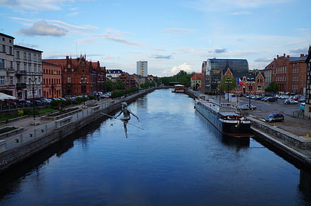 boat on river thumbnail