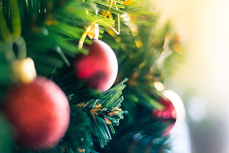 red ornament thumbnail