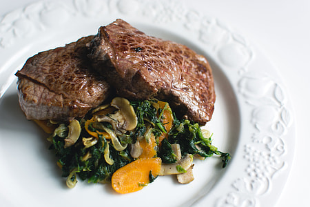 Excellent beef steak with vegetables thumbnail