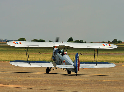 biplane on runway thumbnail