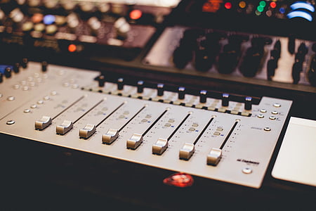 gray audio mixer thumbnail