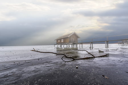 house on a dock thumbnail