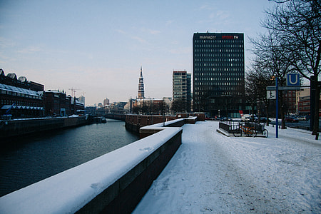 Snow in Hamburg thumbnail