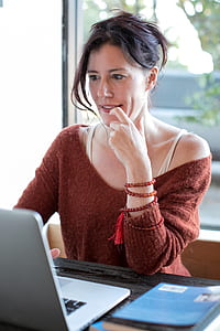 woman using laptop thumbnail