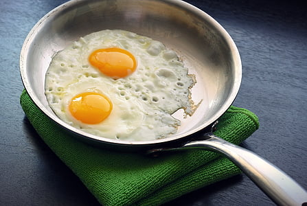 fried egg in silver skilet thumbnail