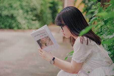 Close-Up Photography of Woman Reading Book thumbnail