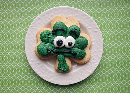 heart biscuit with cream thumbnail