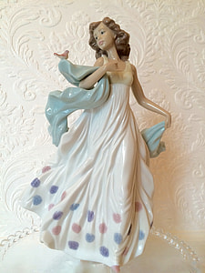Lladro Figurine, Handmade Porcelain thumbnail