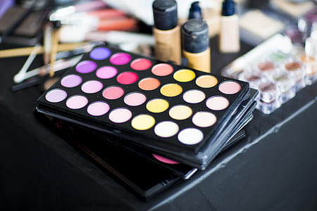 contour makeup palette thumbnail