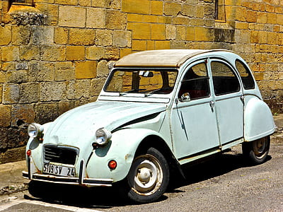 white beatle car thumbnail