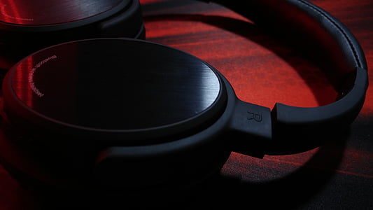 black wireless headphones thumbnail