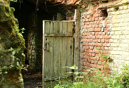 brown brick house thumbnail