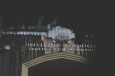 Universsitas Pintificia building thumbnail
