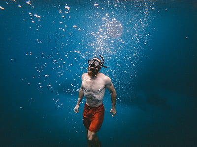 man swimming underwater thumbnail
