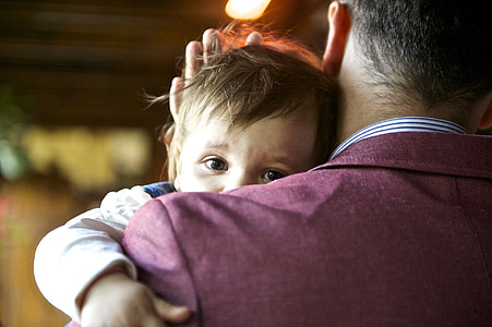 man hugs the child thumbnail
