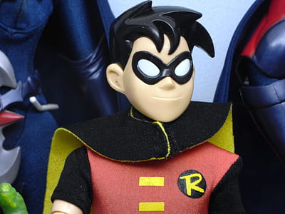 Robin figurine thumbnail