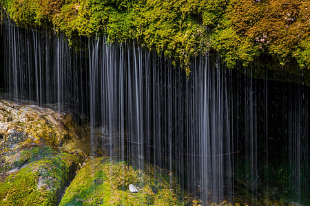 falling water photo thumbnail