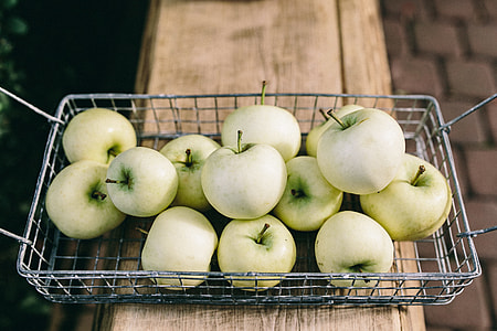 Healthy green apples in the basket thumbnail