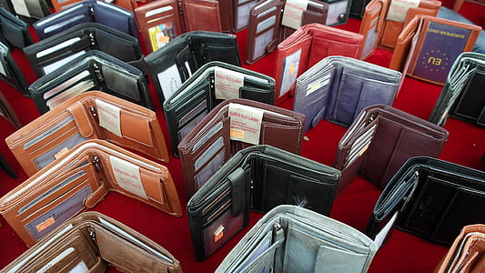 opened bifold wallets thumbnail