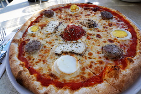 plate of baked pizza thumbnail